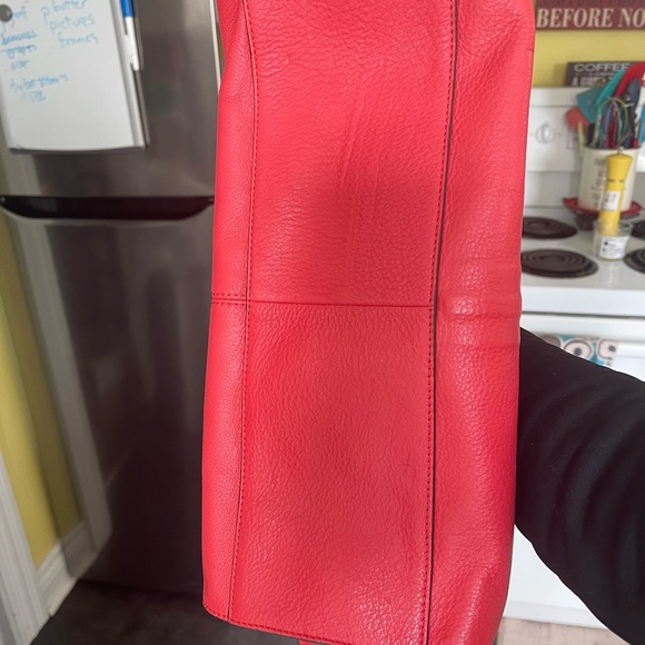 Aimee Kestenberg Gorgeous Coral Leather Handbag - Picture 5 of 11